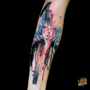 tatuaje-brazo-niña-cara-color-logia-barcelona-damsceno   